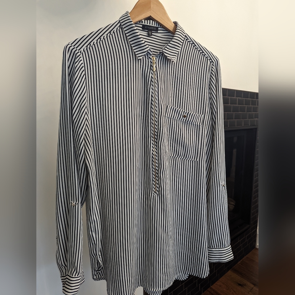 Vertical Black & White Stripped Dynamite Blouse s:L